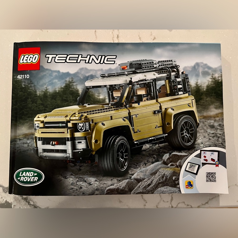 Lego Land Rover Defender (42110). Used